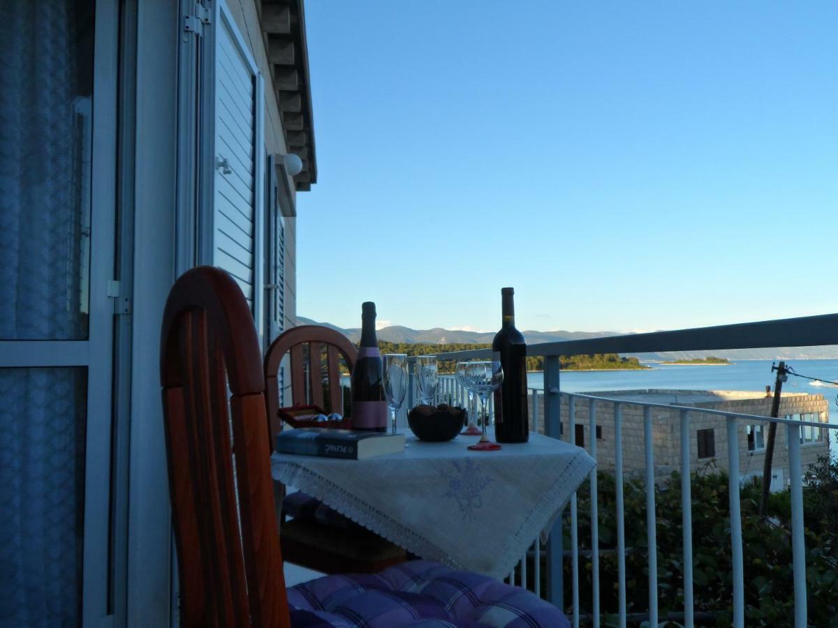 Adrian'S Apartments & Winery Lumbarda Eksteriør bilde