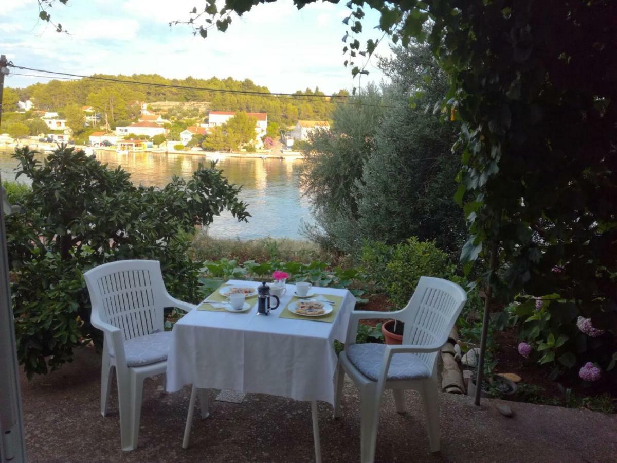 Adrian'S Apartments & Winery Lumbarda Eksteriør bilde